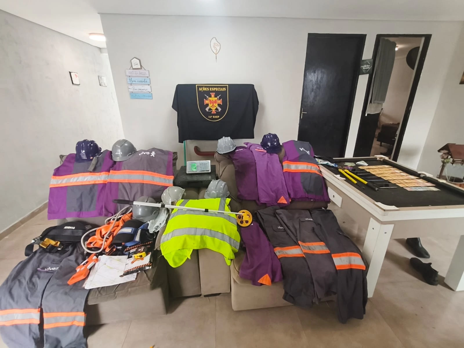 14º BAEP prende seis suspeitos de integrar grupo que furtava cabos usando uniformes da Vivo em Sorocaba