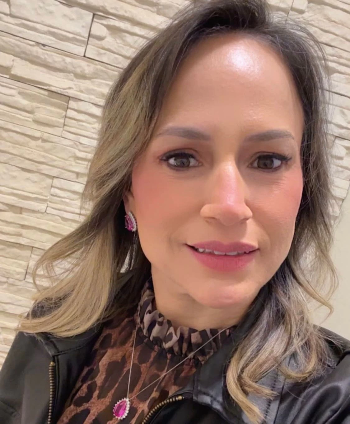 Prefeito Fernando Martins exonera Sirlange Frate Maganhato