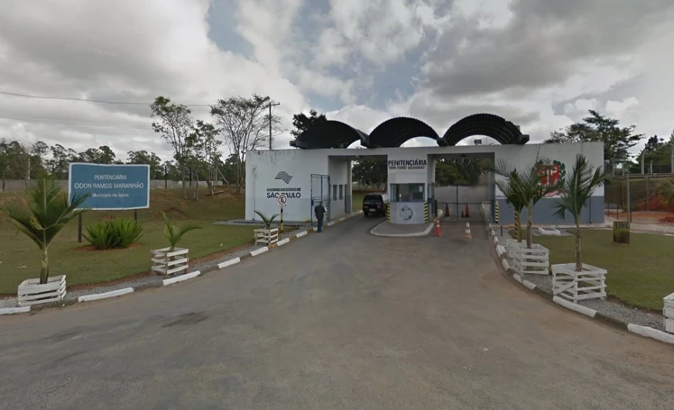 Um morre e três ficam feridos após detentos atearam fogo na própria cela