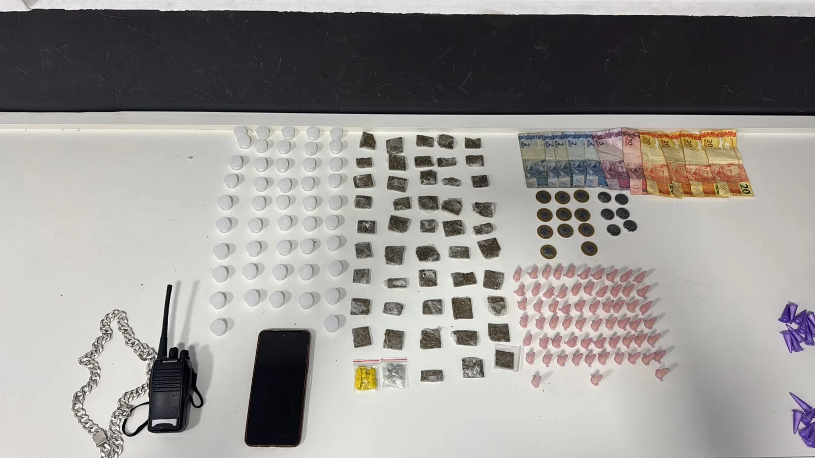 Homem é preso por tráfico de drogas após tentar fugir da PM no Júlio de Mesquita