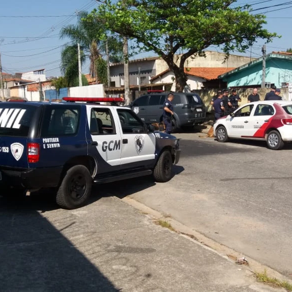 Ação interdita ferro velho na Zona Norte