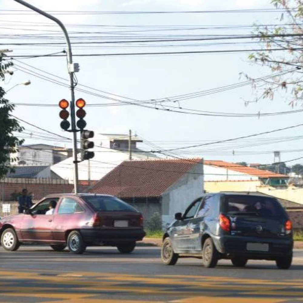 Acidente de trânsito provocado por motoristas que “furam” o sinal vermelho aumenta 84% em Sorocaba