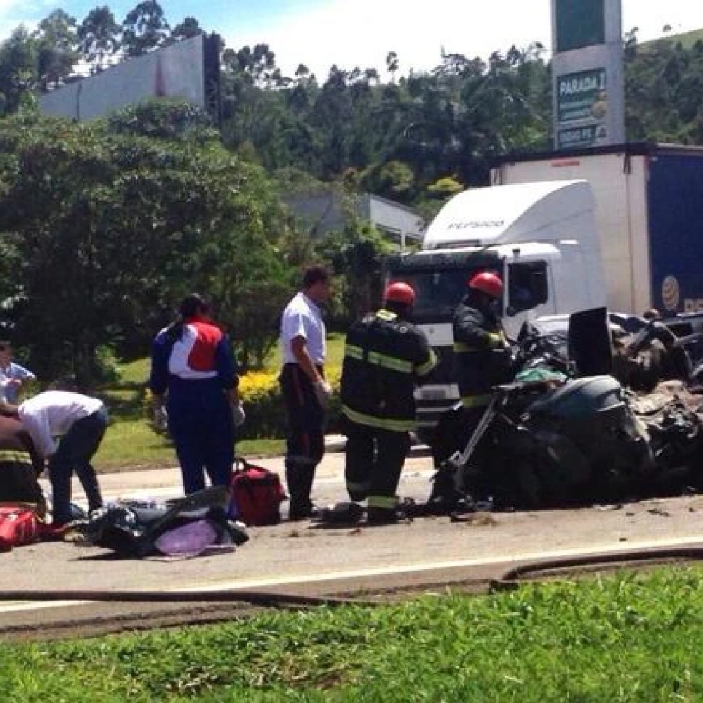 Acidente no km 56 da Rodovia Castello Branco deixa dois mortos