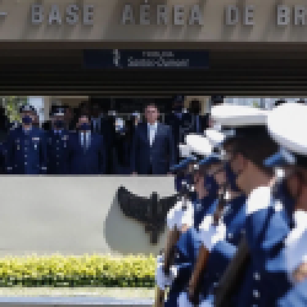 Aeronáutica faz 80 anos e Bolsonaro destaca papel da Força