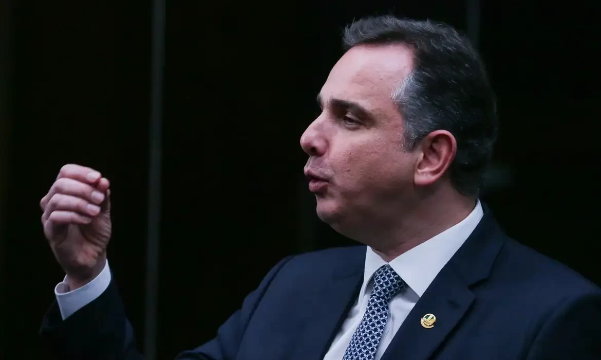 Pacheco se despede e cita defesa da democracia como legado