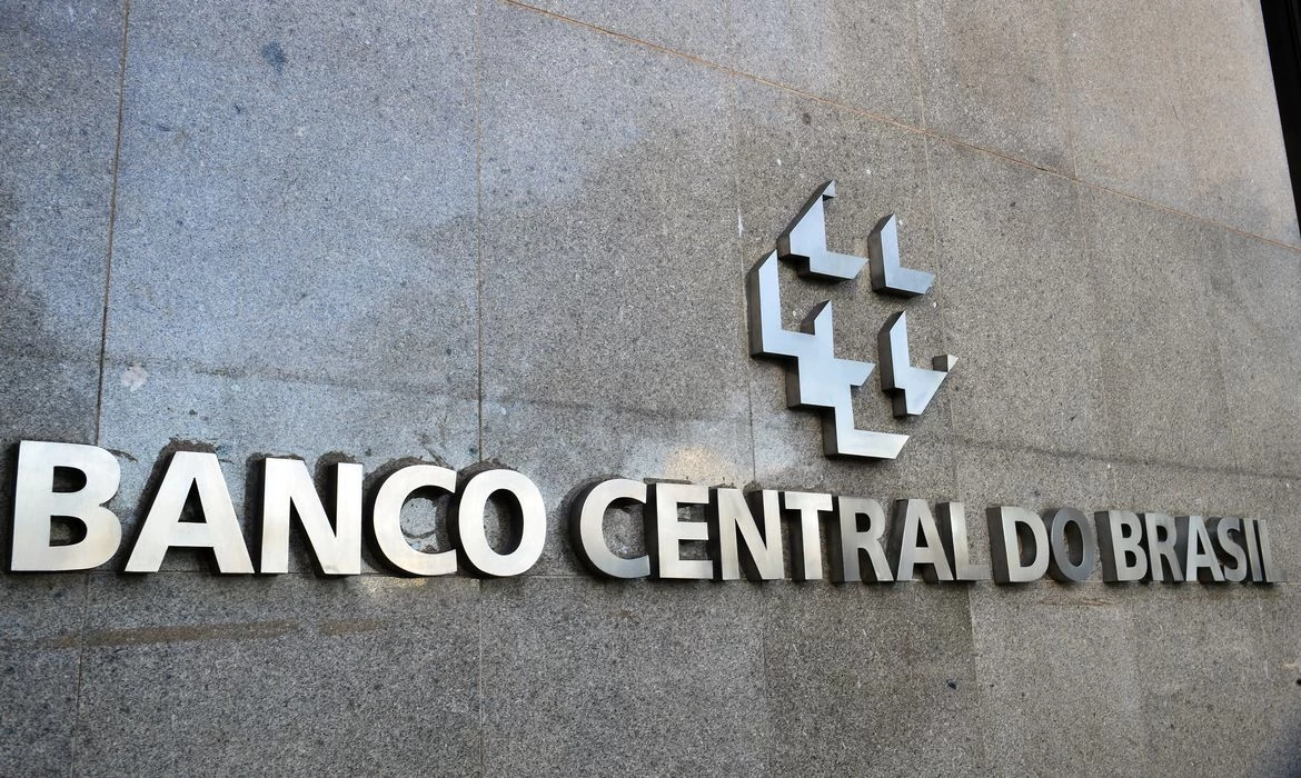 Banco Central e Receita Federal são autorizados a realizar concursos