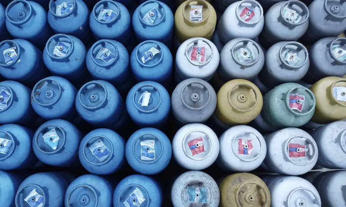 Caixa libera vale-recarga do programa Gás do Povo a 206 mil famílias