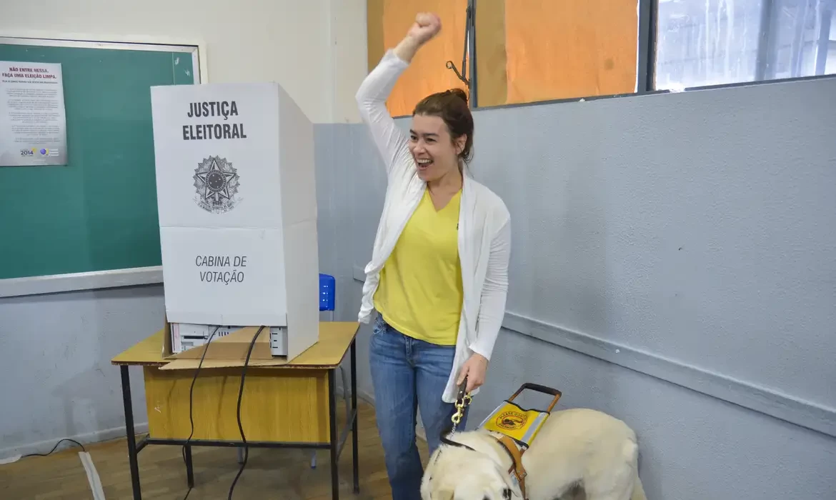 Brasil tem quase 2 milhões de eleitores com deficiência, aponta TSE