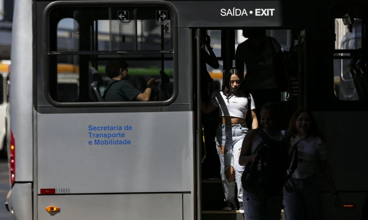 Governo envia ao Congresso proposta de tarifa zero no transporte
