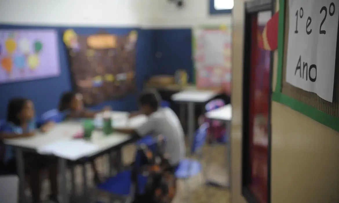 Lula assina decreto que cria Prêmio Nacional da Educação