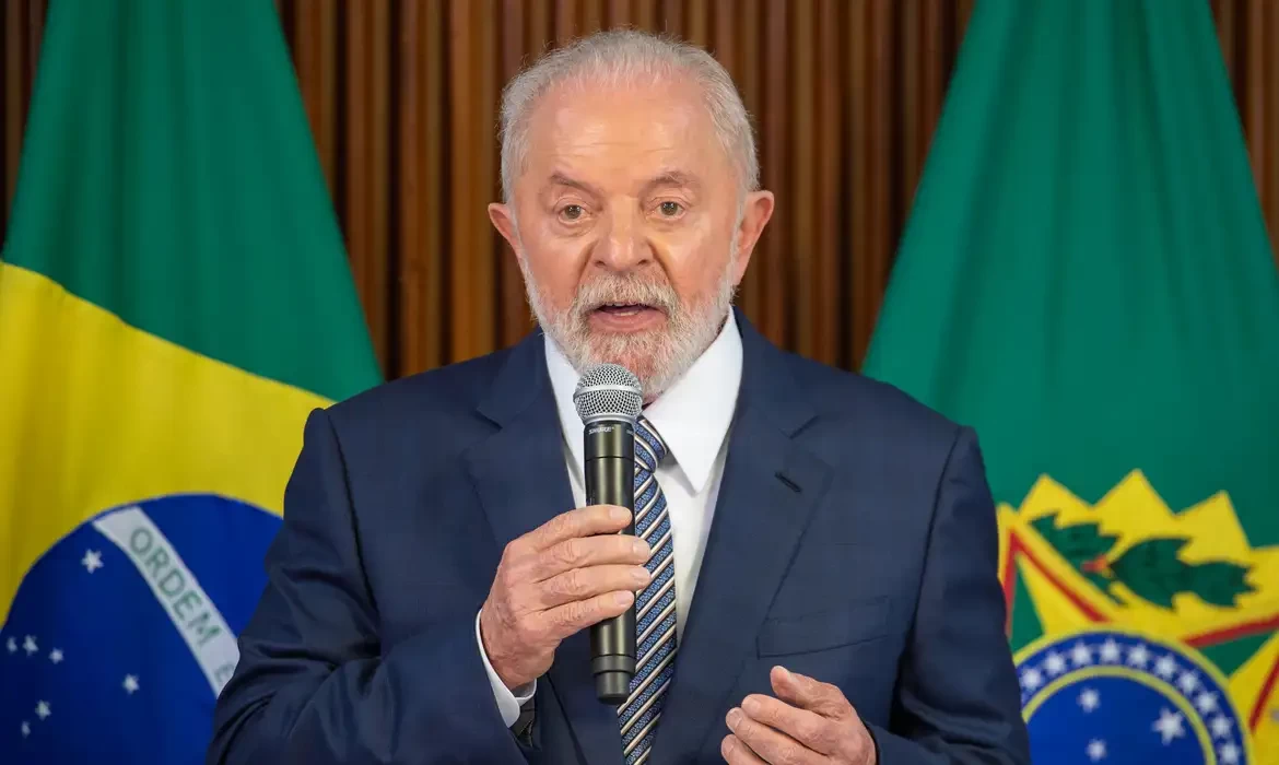 Lula lança pedra fundamental do campus do ITA em Fortaleza