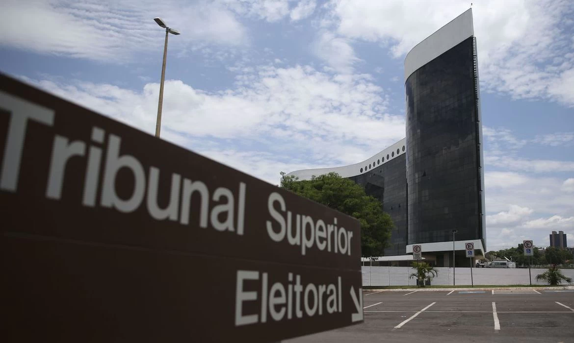 TSE mantém multa a Bolsonaro após reunião de campanha com embaixadores