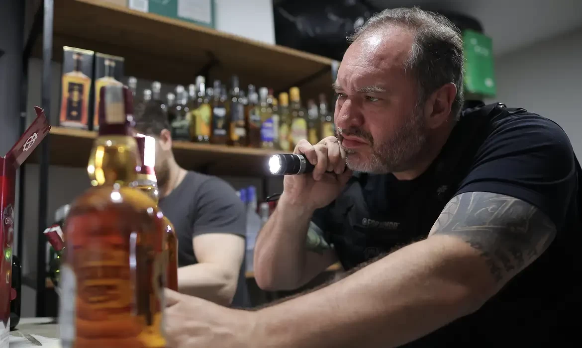 Carnaval: metanol em bebidas liga sinal de alerta nos estados