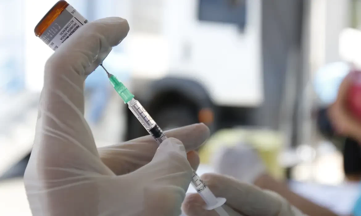 Sarampo: infectologista alerta sobre vacinação em viagens para a Copa