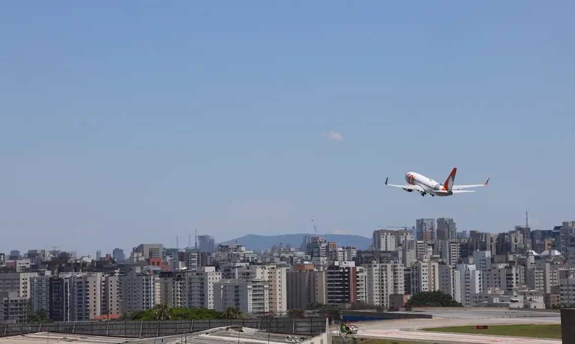 Anac estabelece regras mais restritivas para aviação em Congonhas (SP)