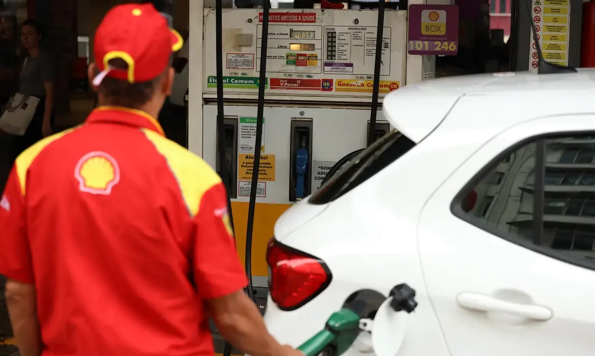 MJSP faz plantão para atender Procons contra aumento de combustível