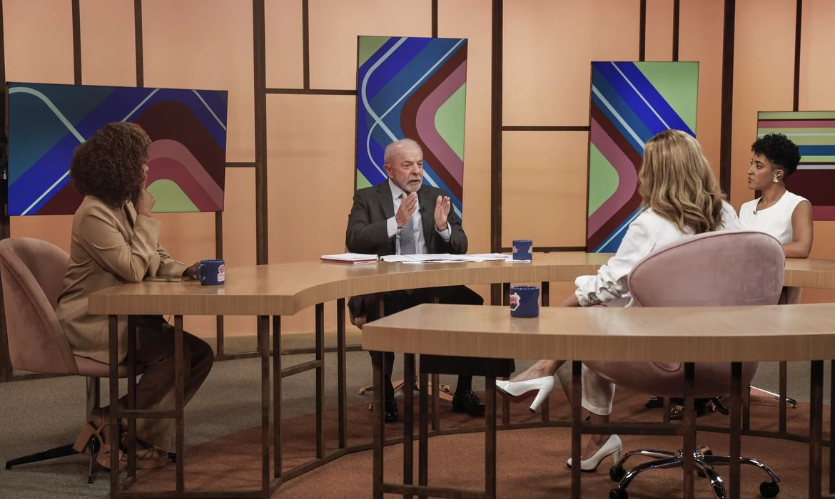 Lula diz que monitora preço dos combustíveis todos os dias