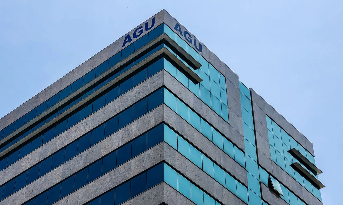AGU aciona PF para apurar suposto repasse de Trump a ações contra STF