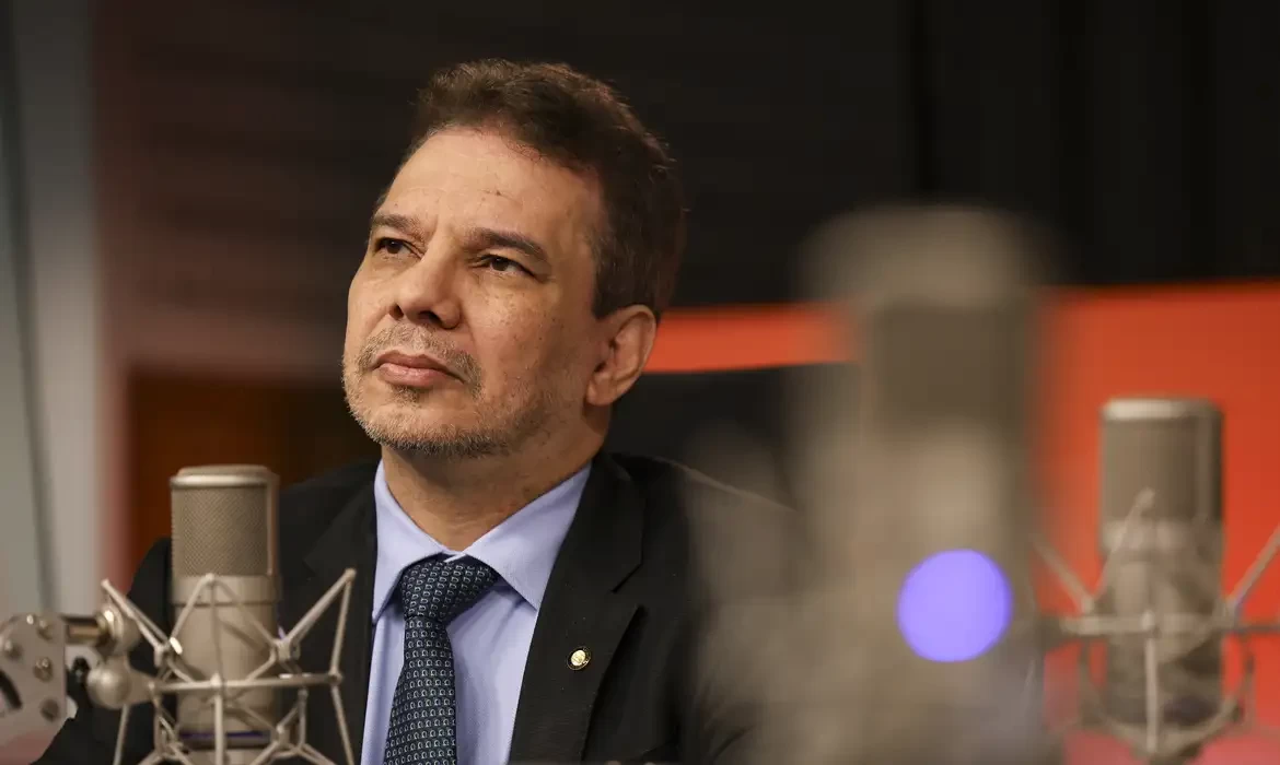 "Vamos tirar de presídio a marca de escritório do crime”, diz ministro