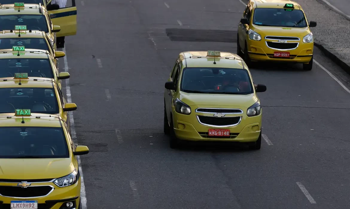 CMN regulamenta nova linha para motoristas de aplicativos e taxistas