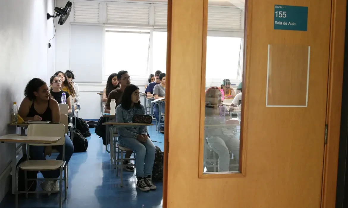 Governo anuncia inclusão de 8 cidades no Concurso Nacional Unificado