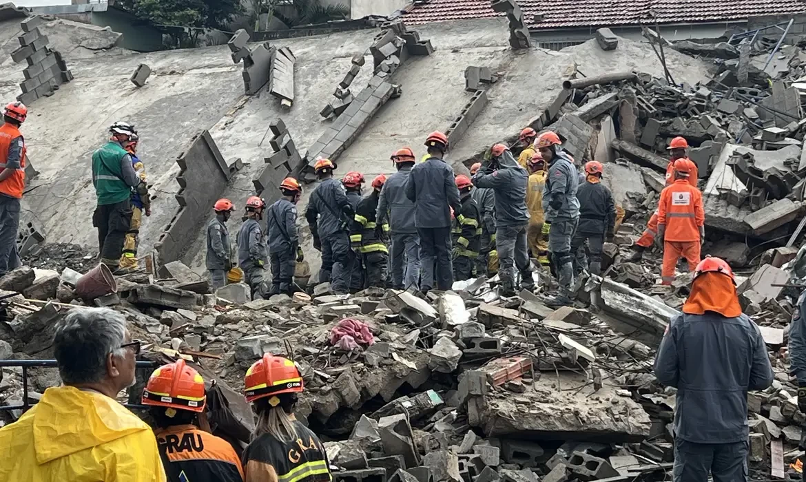 Desabamento de prédio em construção deixa dois mortos em São Paulo
