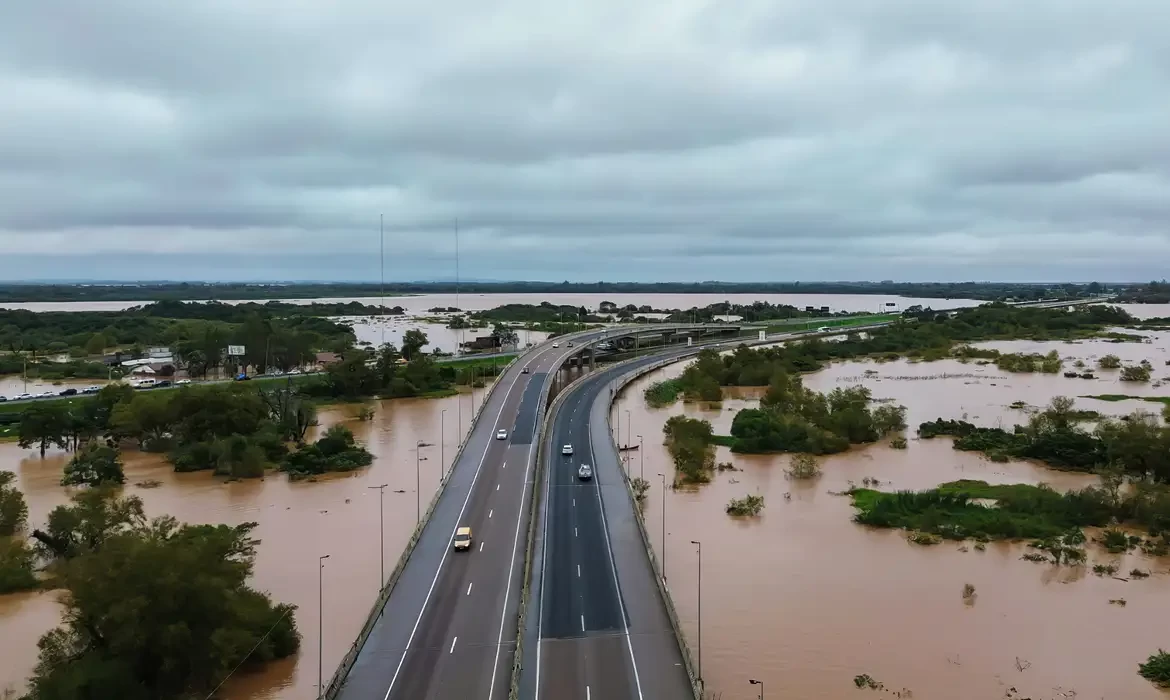 Chuvas: comporta de segurança rompe na zona norte de Porto Alegre