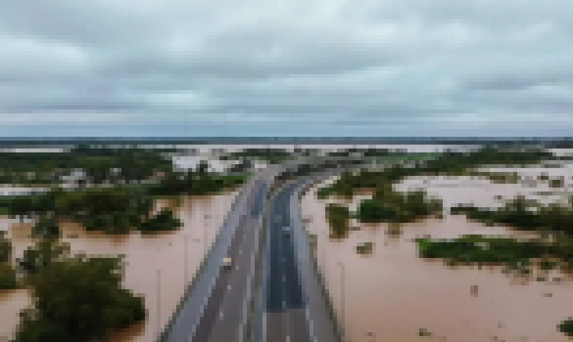 Chuvas: comporta de segurança rompe na zona norte de Porto Alegre
