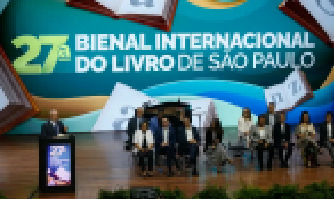 Lula assina regulamentação da Política Nacional de Leitura e Escrita