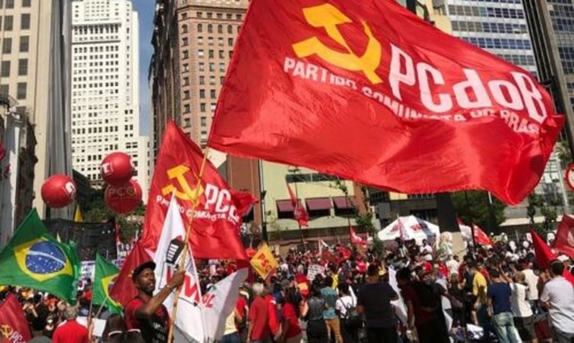PCdoB oficializa apoio à candidatura de Lula
