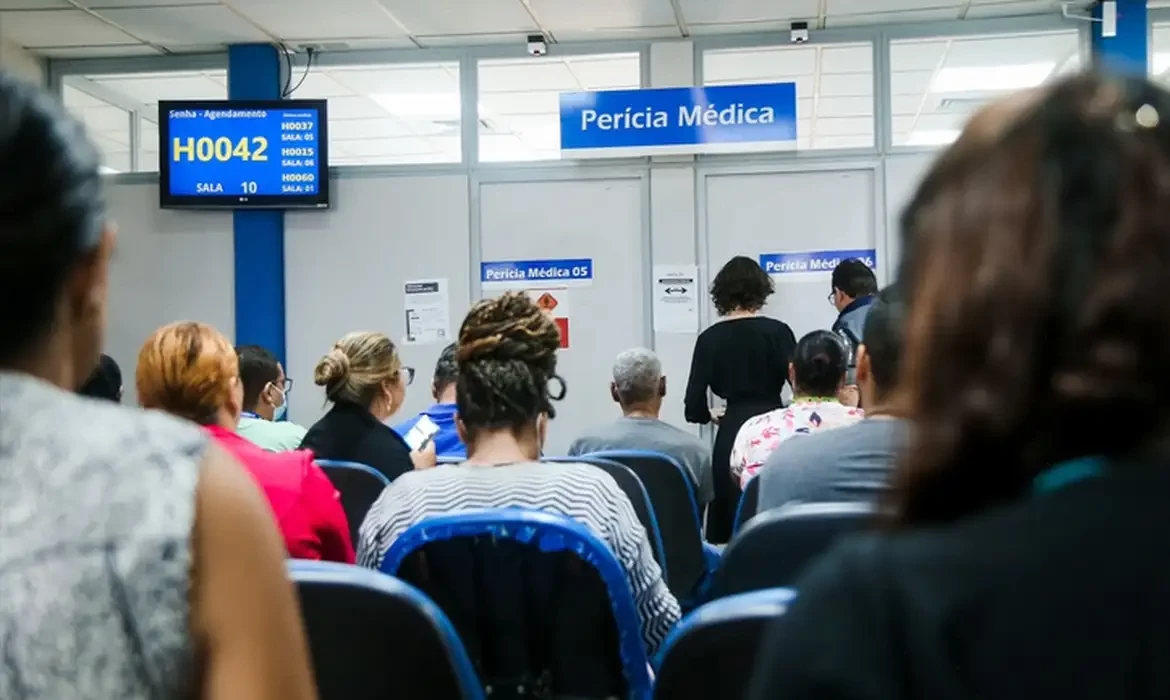 Fila de espera por atendimento do INSS é zerada em agosto