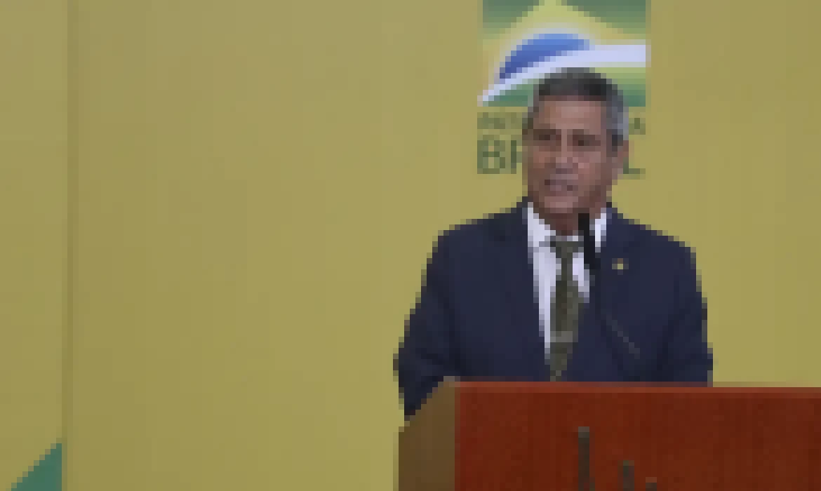 PGR envia ao STF parecer para manter prisão de Braga Netto.