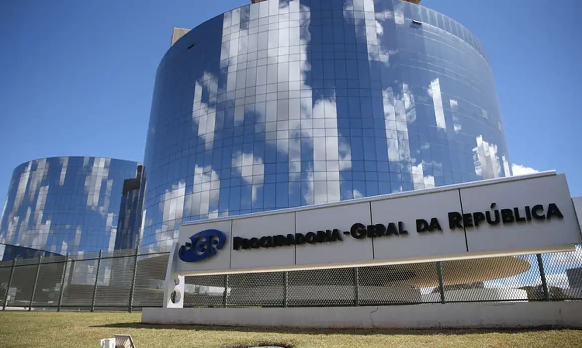 MPF arquiva investigação contra Bolsonaro sobre importunação de baleia