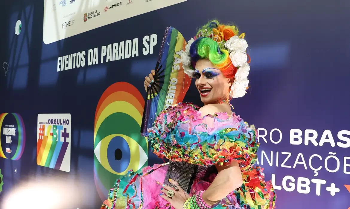 SP: Parada LGBT+ pede que público resgate cores da bandeira do Brasil