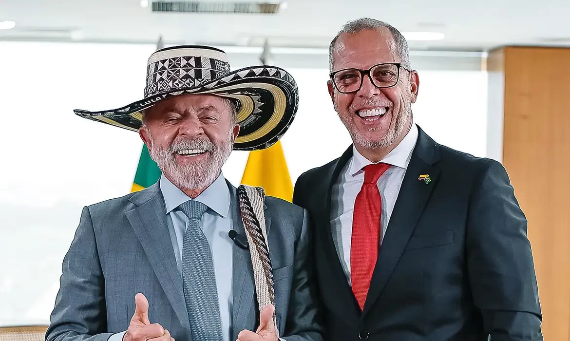 Lula recebe credenciais de nove novos embaixadores