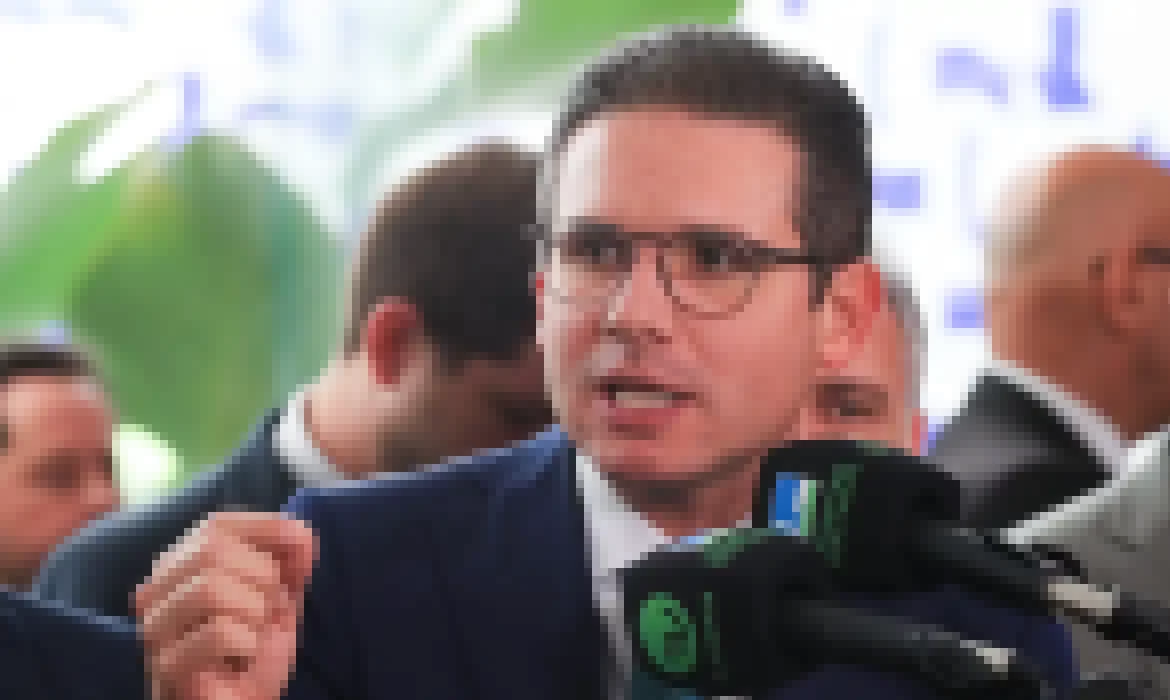 Pediatras pedem urgência em projeto sobre 'adultização' infantil