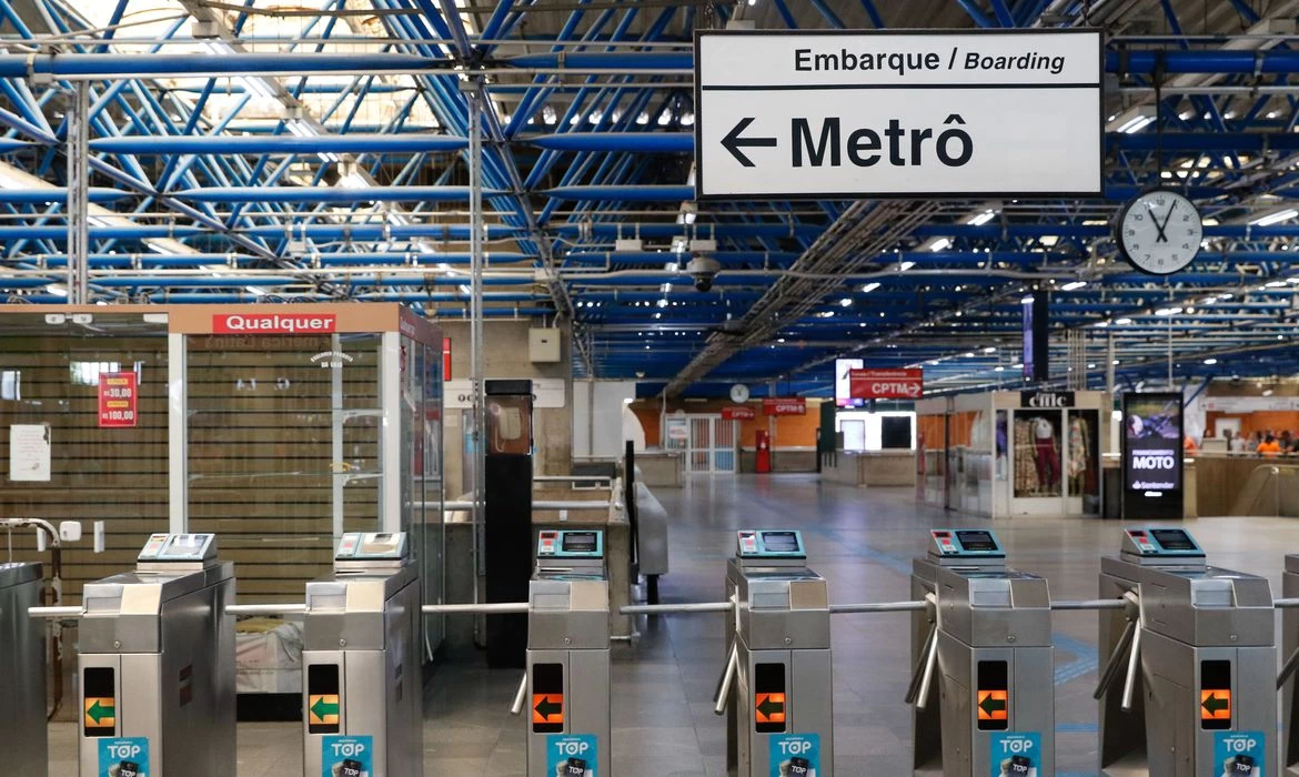 Metroviários dizem que governo de SP não pretendia liberar catracas