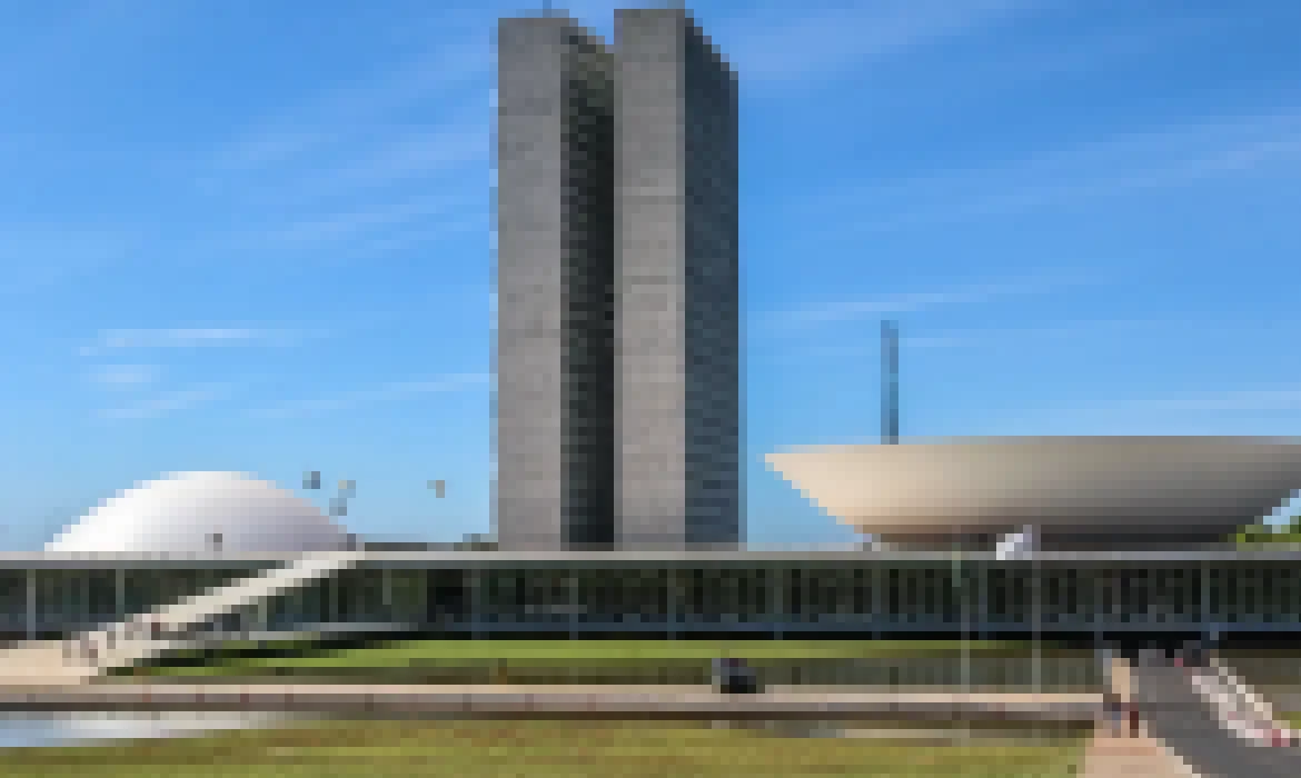 Senado aprova pena maior a quem fornecer drogas ou bebidas a menores