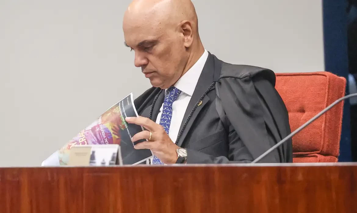 Moraes abre ação contra Flávio Bolsonaro por suposta calúnia a Lula