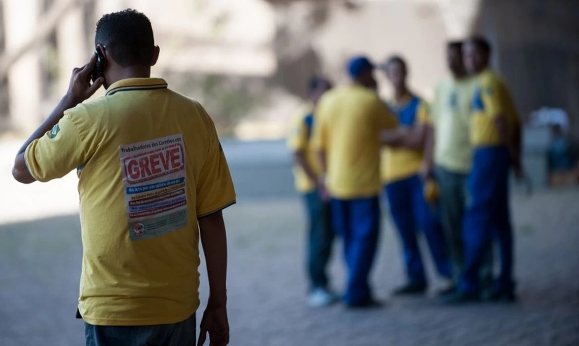Trabalhadores dos Correios estão em greve por tempo indeterminado