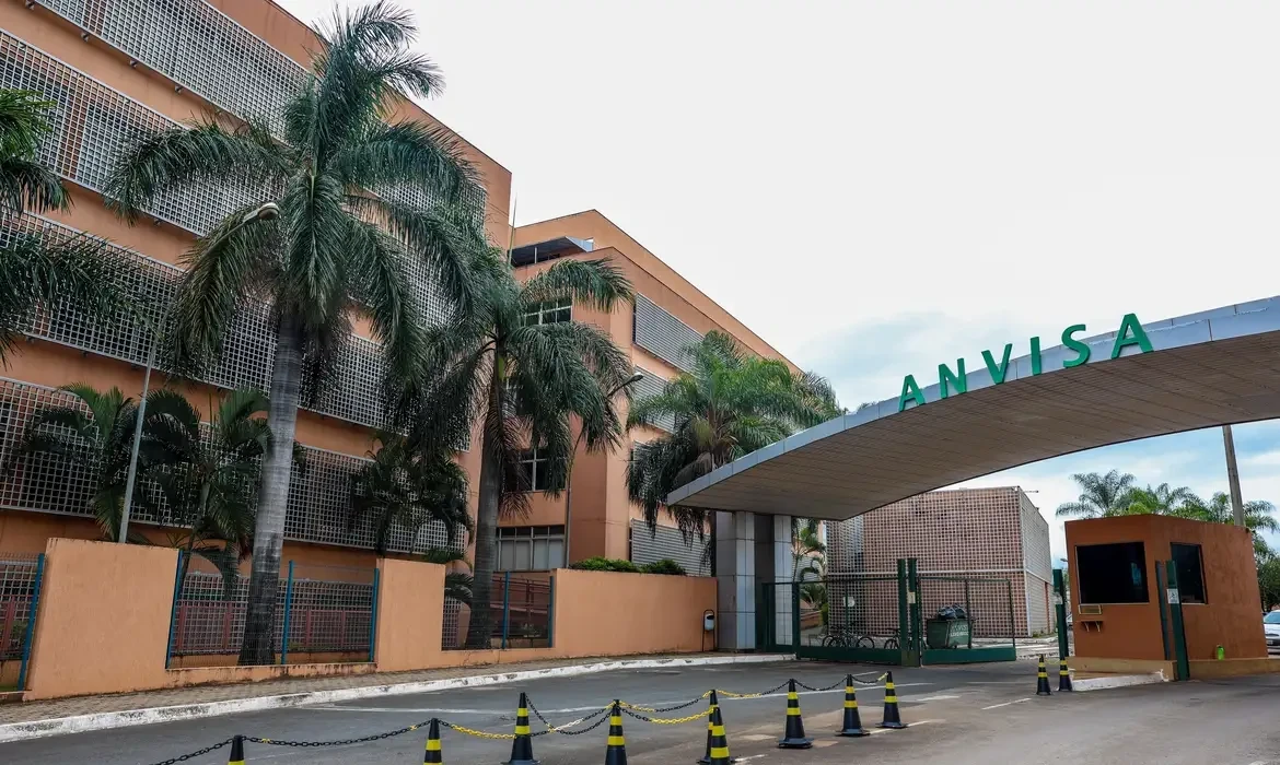 Anvisa proíbe lotes de medicamento para tratar câncer