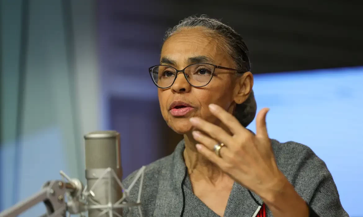 Marina Silva sofre fratura em vértebra lombar
