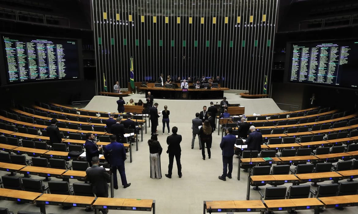 Minirreforma eleitoral limita e parcela multa a partidos políticos