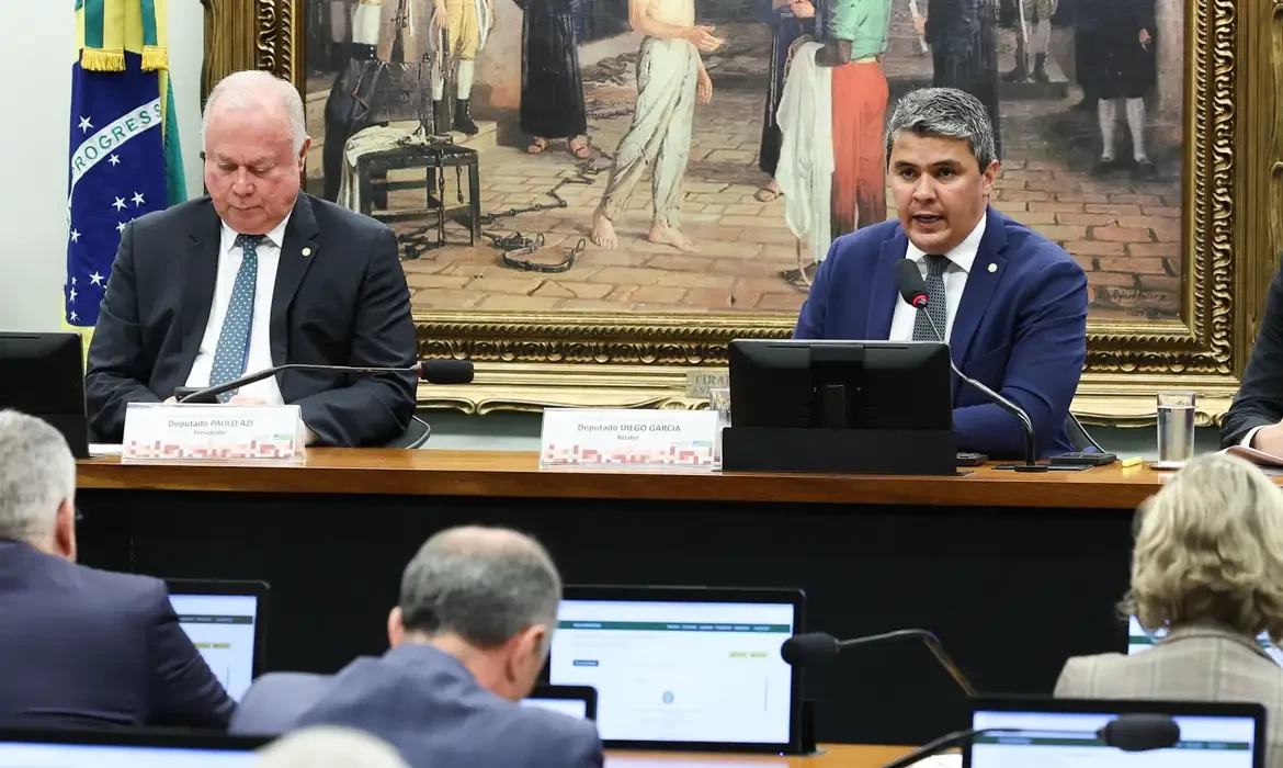 Pedido de vista adia votação de parecer sobre mandato de Zambelli