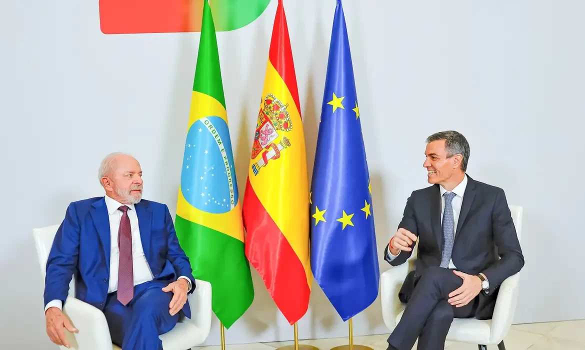 Brasil e Espanha assinam acordos sobre big techs e tecnologia digitald