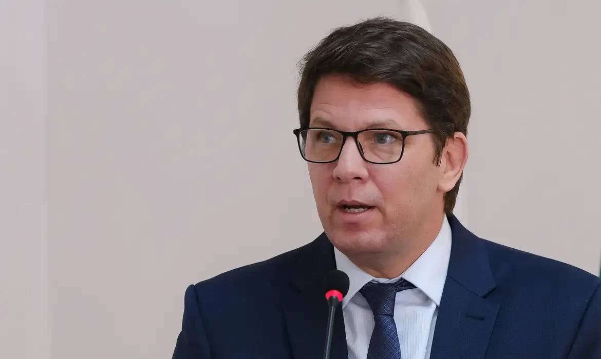 Mário Frias viajou para o exterior sem autorização da Câmara