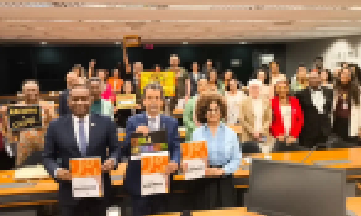 Chega ao Congresso caderno de propostas para educação antirracista