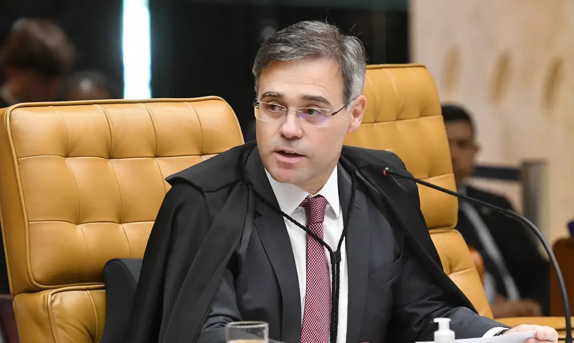 Mendonça determina remoção de vídeo de deputados contrários a Flávio