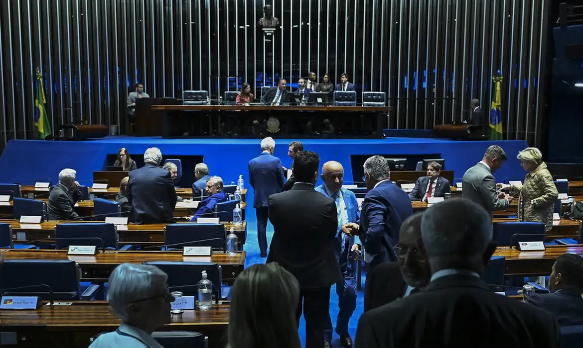 Senado aprova projeto que torna homicídio em escola crime hediondo
