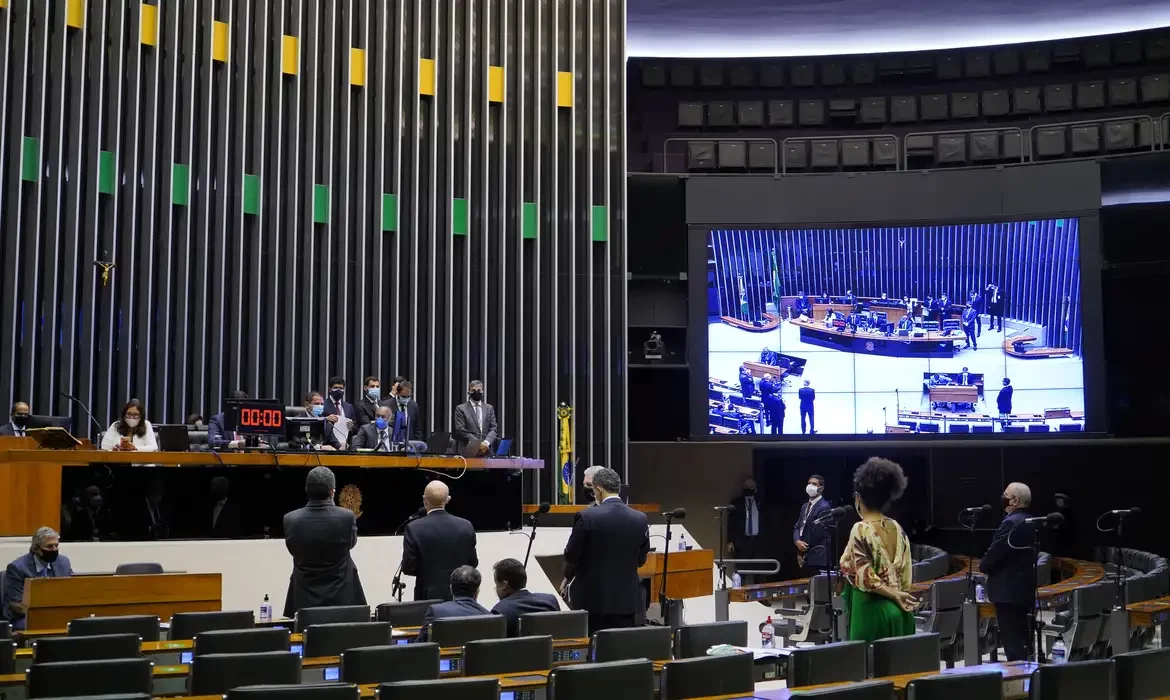 Dino intima partidos a explicar controle de emendas parlamentares